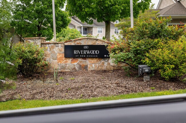 Building Photo - 100 Avalon Dr W