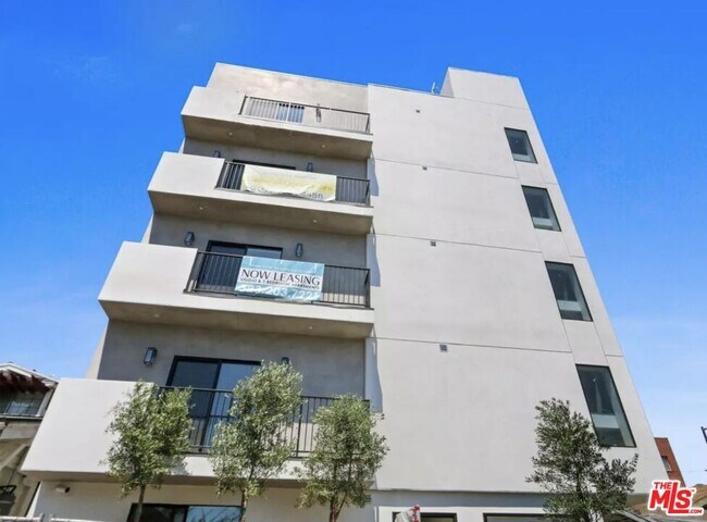 Building Photo - 919 S Harvard Blvd