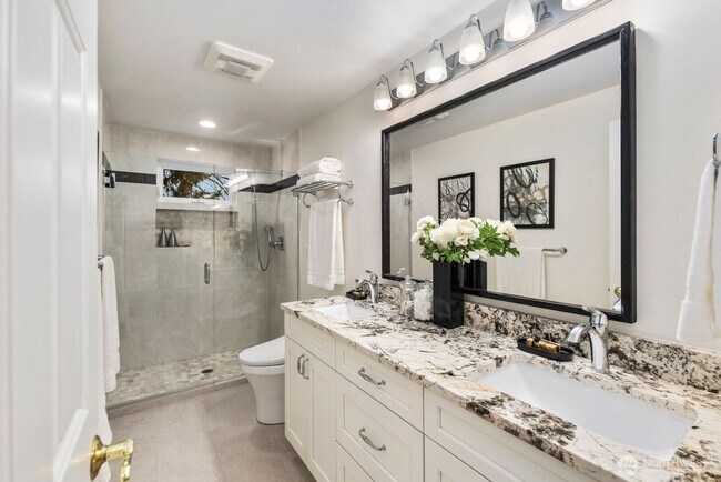 Building Photo - Exceptional Magnolia Home - Rare opportunity to live in Seattles Premier  Neighborhood