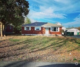 Building Photo - Charming Updated Home with Flexible Layout...