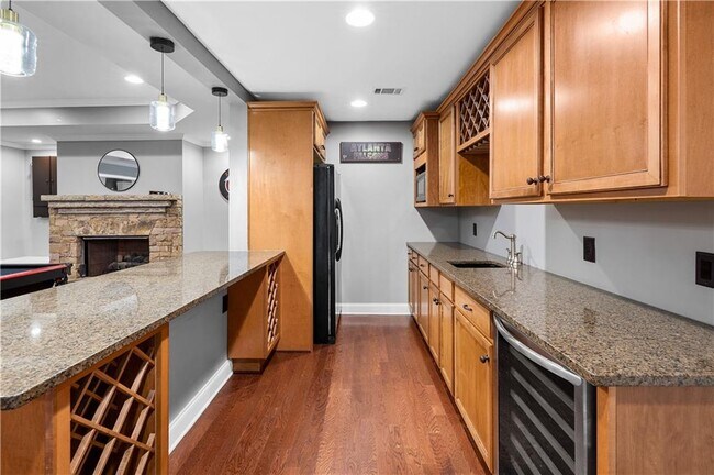 Building Photo - 3713 Lake Edge Dr