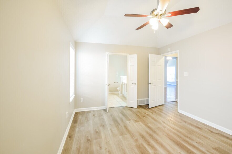 Building Photo - 7443 Glennmere Way