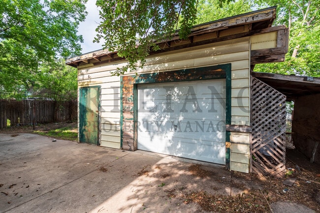 Building Photo - 719 S Glenn St