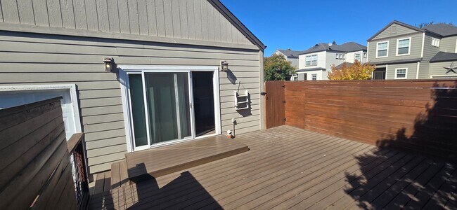 Building Photo - Charming single story home