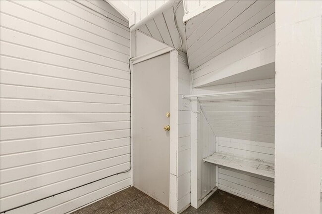 Building Photo - 1b/1ba Goose Hollow Apartment, close to everything!