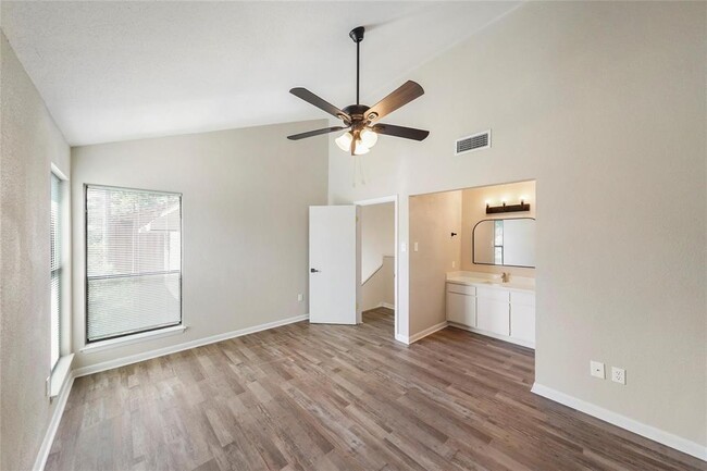 Building Photo - 3230 Poe Dr