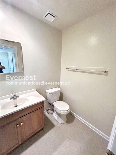 Building Photo - 3821 Staffordshire Ln