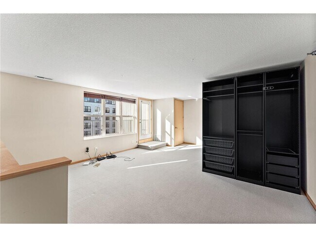 Building Photo - 2650 University Ave W