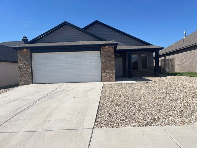 Building Photo - 3 Bedroom Rental Available July 9th in Fre...