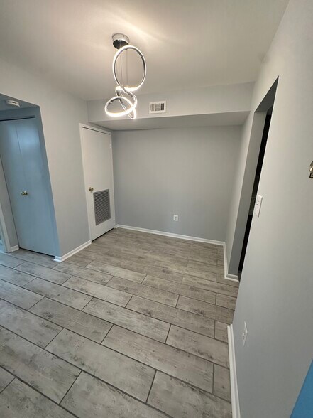 Building Photo - 6998 Hanover Pky