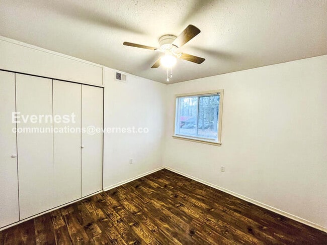 Building Photo - 1460 Woody Dr