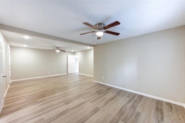 Building Photo - 25507 Glen Loch Dr