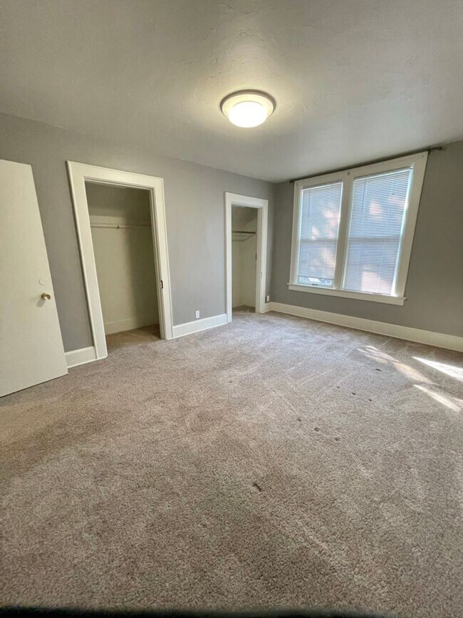 Building Photo - 814 Cherry St