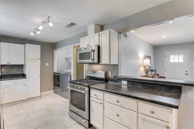 Building Photo - 847 Peavy Rd