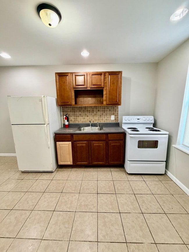 Building Photo - 1448 S 27th St