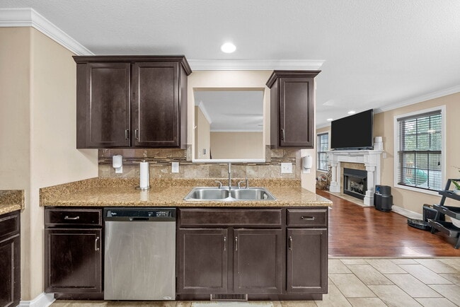 Building Photo - 667 Fox Hound Dr