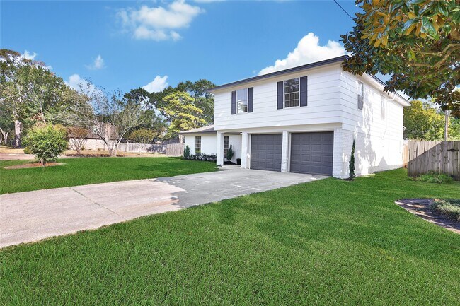 Building Photo - 12826 Rolling Valley Dr