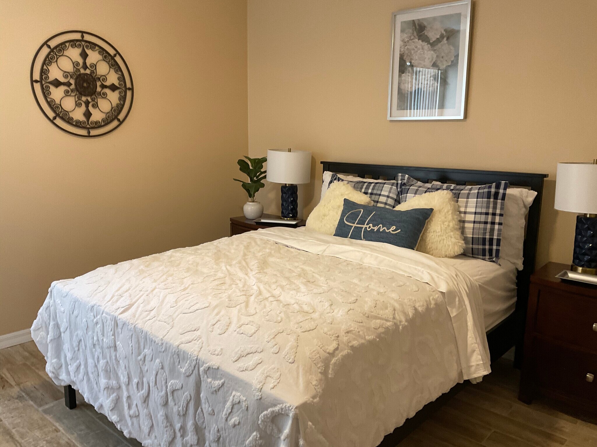 Building Photo - 515 Sunset View Dr