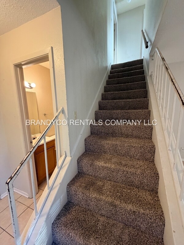 Building Photo - 1108 Royal Crest Dr