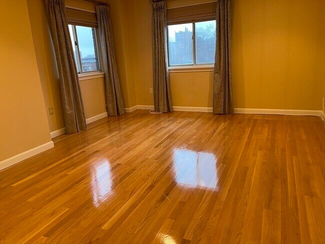 Building Photo - 20 Webster St