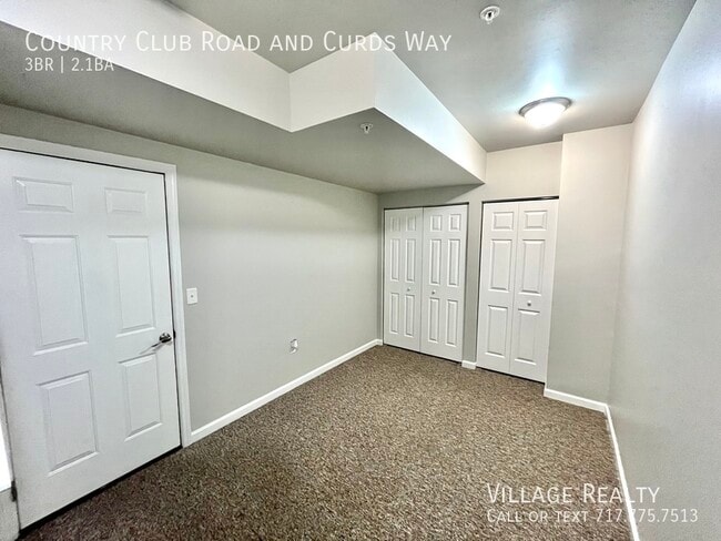 Building Photo - 703 Country Club Rd