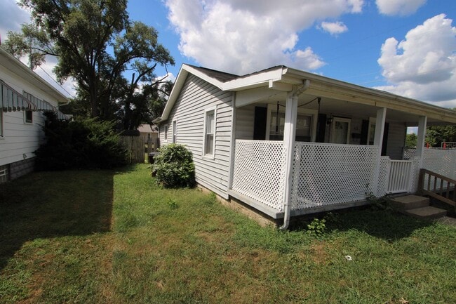 Building Photo - Quaint 2 Bedroom 1 Bathroom Ranch