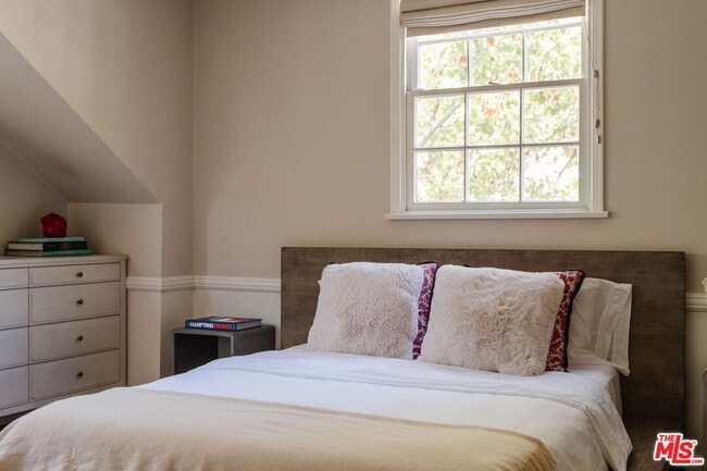 Building Photo - 231 S Thurston Ave