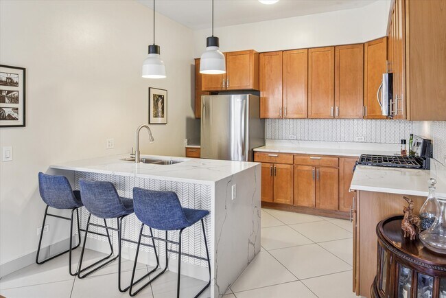 Building Photo - 3741 N Wolcott Ave