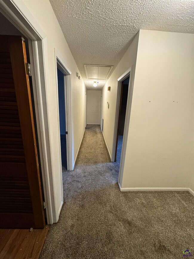 Building Photo - 501 Pinecrest Rd