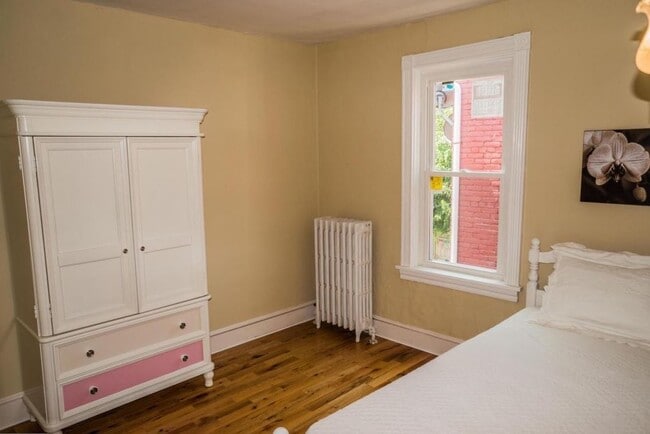 Building Photo - 512 E Fulton St