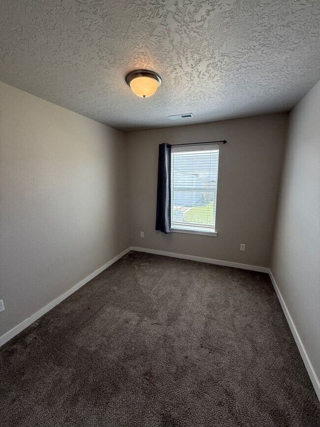 Building Photo - Fully Furnished All Utilities Included.
