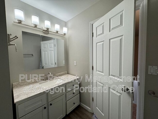 Building Photo - 10762 NE Prescott St