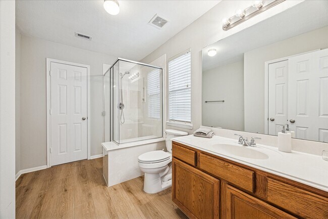 Building Photo - 3319 Leading Point Dr