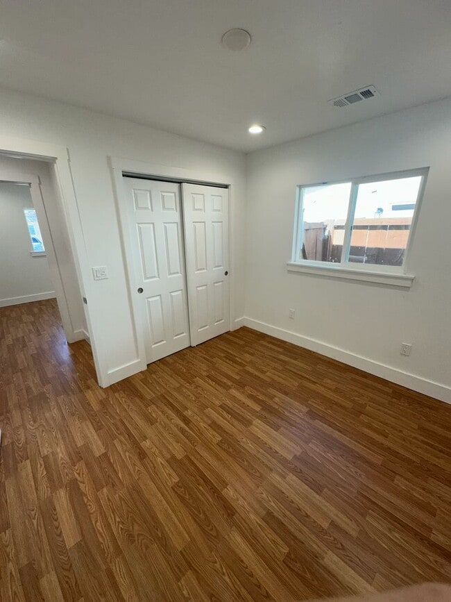Building Photo - AVAILABLE NOW!  4 Bedroom, 2 Bathroom Home