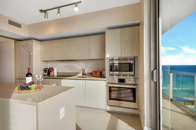 Building Photo - 4111 S Ocean Dr