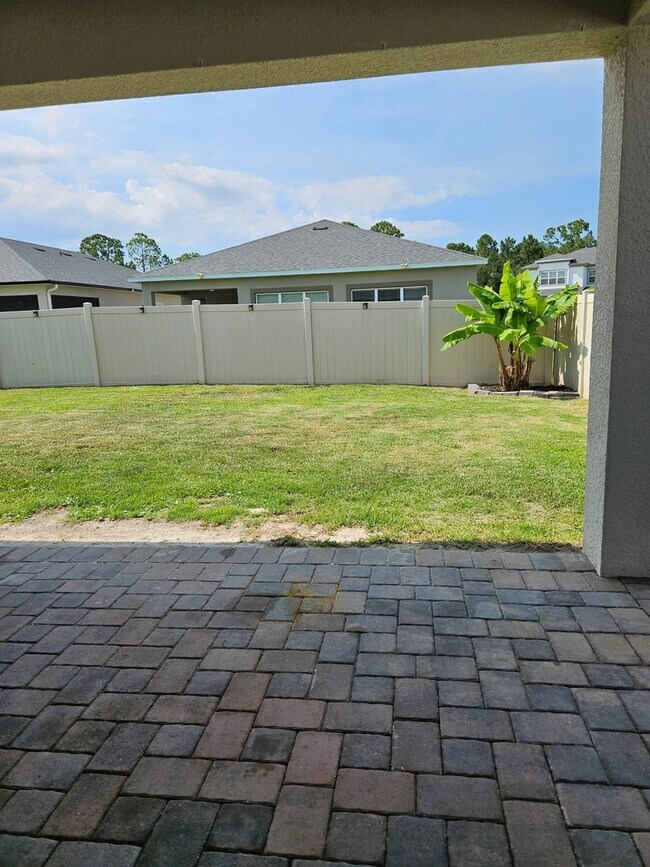 Building Photo - 4 Bedroom 2 bath beautiful spacious home i...