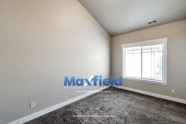 Building Photo - 3 BD + Office 2 BA 2 GA Luxury Townhouse  ...