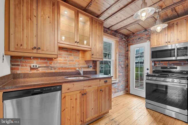 Building Photo - 1613 Laurel St