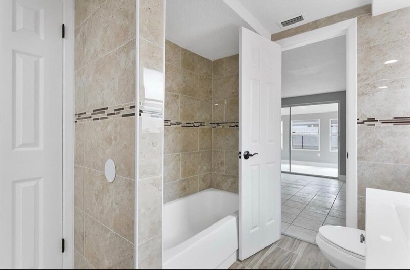 Building Photo - 9200 Chantilly Ln