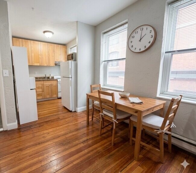 Building Photo - 35 Charter St