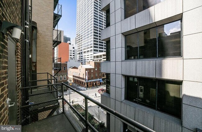 Building Photo - 1733-35 Chestnut St