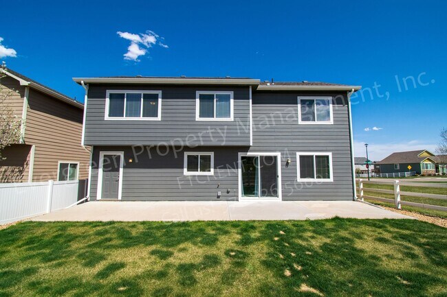 Building Photo - 3 bed, 3 bath Corner Lot in the Maple Hill...