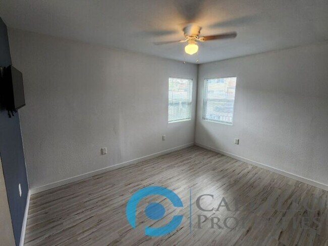 Building Photo - 1307 Division St