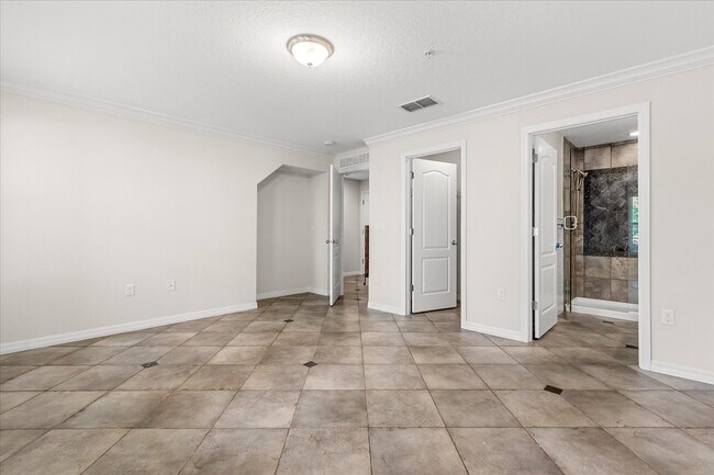 Building Photo - 2046 Prospect Ave
