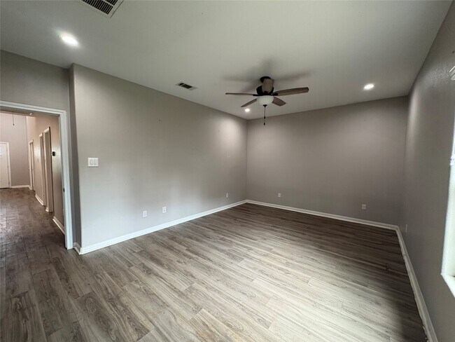 Building Photo - 16839 Balmoral St