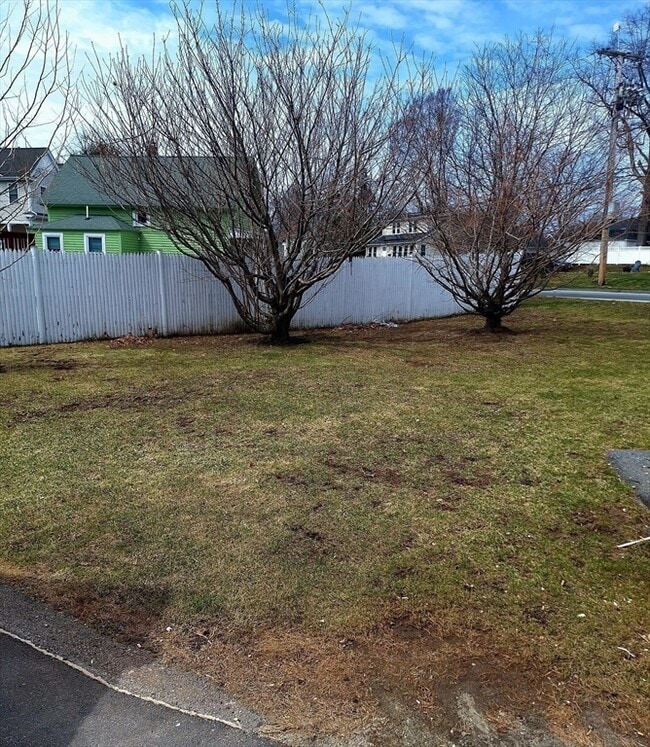 Building Photo - 1071 W Boylston St