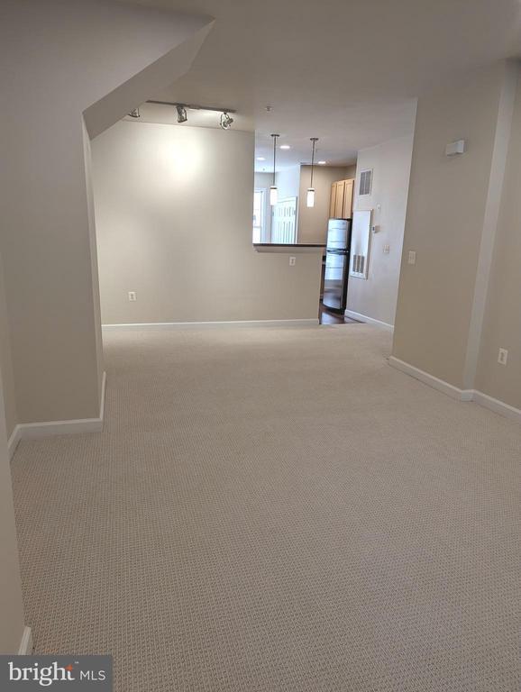 Building Photo - 42515 Hollyhock Terrace