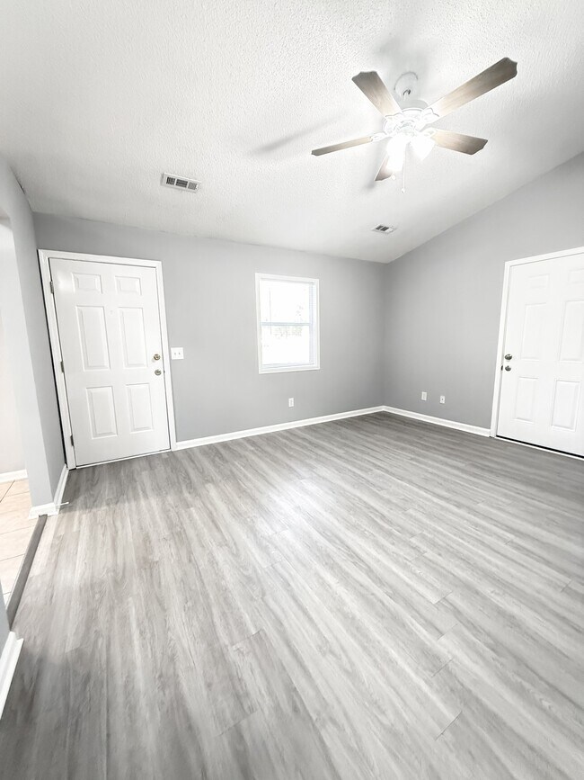 Building Photo - 506 Idlewood Cir