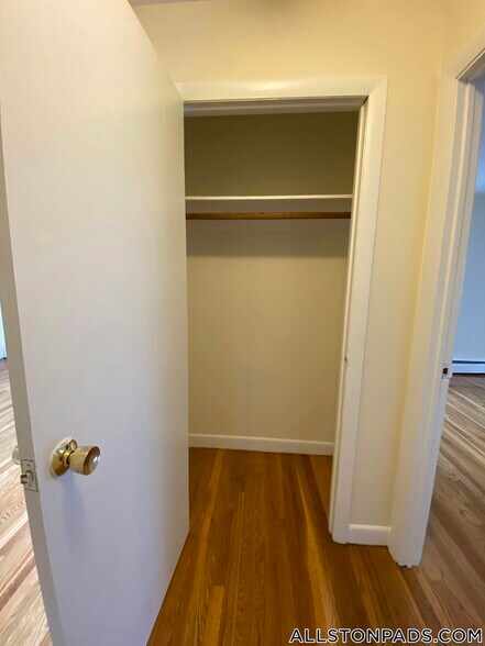 Building Photo - 84 Gardner St