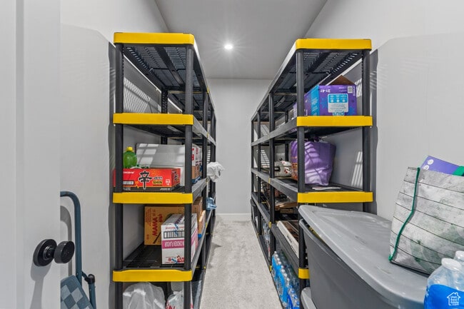 Building Photo - 837 S Finley Cir